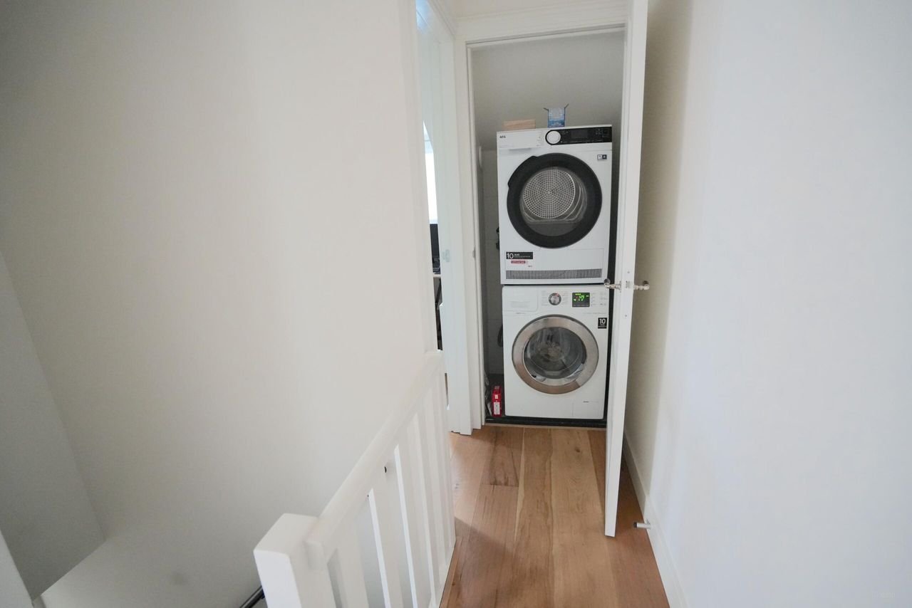 Renovated 1930s house with 5 bedrooms - Image 16