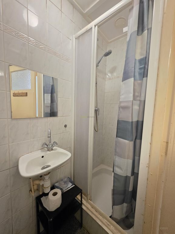 Bright 1-bedroom apartment near Zuidplein - Image 11