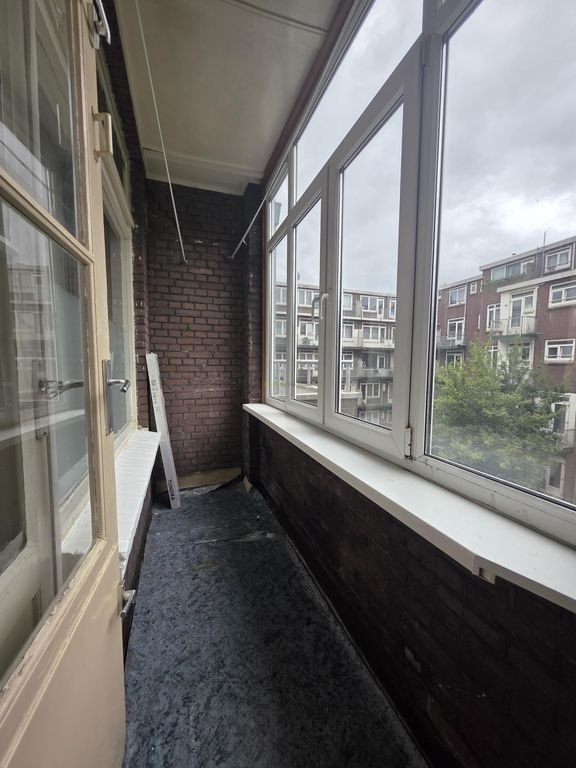 Bright 1-bedroom apartment near Zuidplein - Image 13