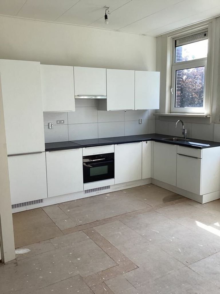 Royaal 4-kamerappartement met balkon - Afbeelding 2