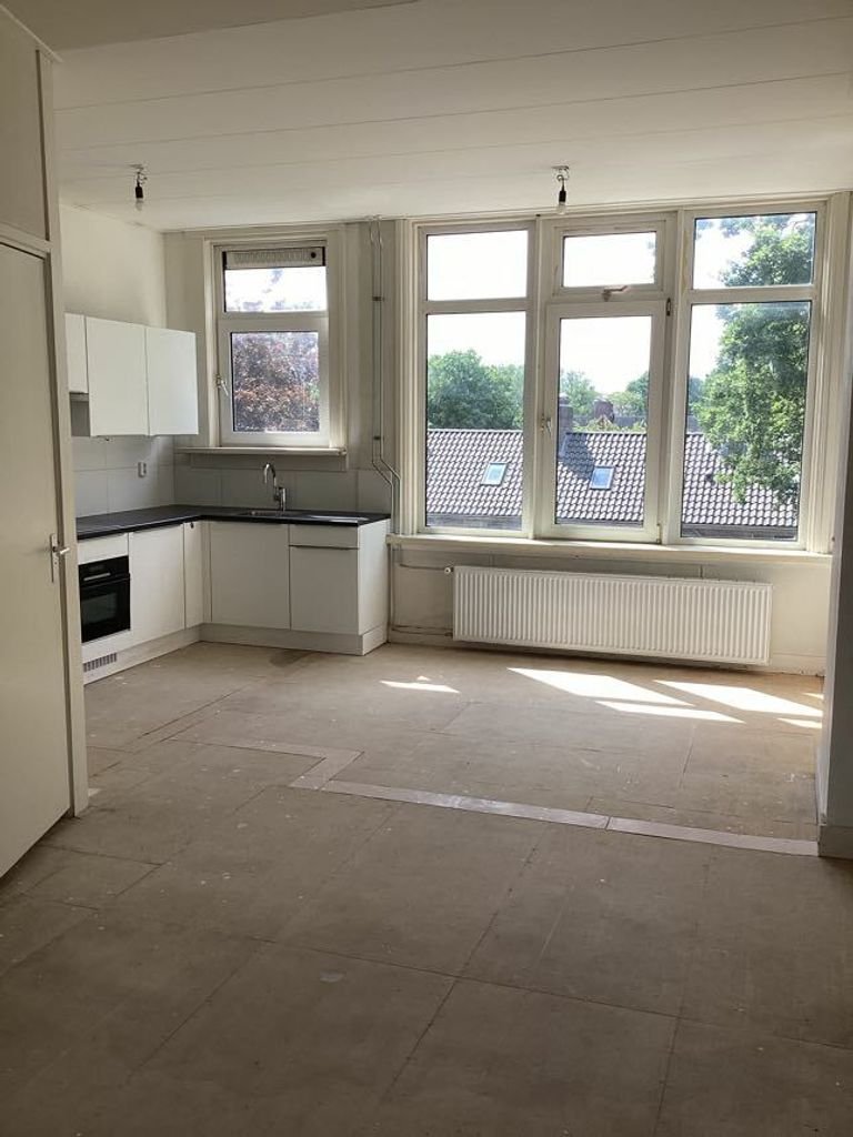 Royaal 4-kamerappartement met balkon - Afbeelding 3