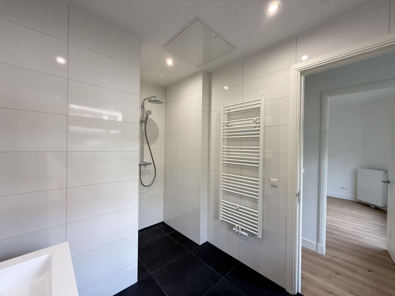 Gerenoveerde parterre met tuin - Afbeelding 5