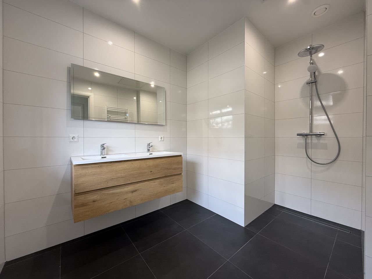 Gerenoveerde parterre met tuin - Afbeelding 4