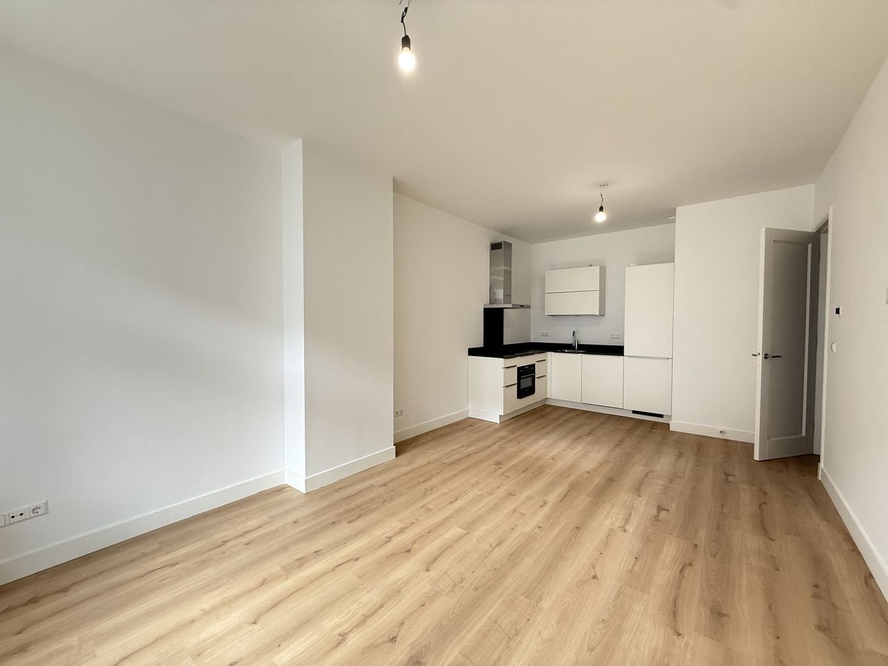 Gerenoveerde parterre met tuin - Afbeelding 1