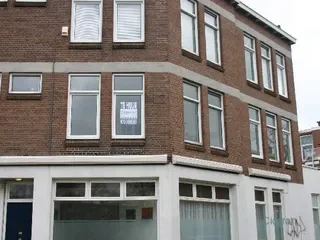 Licht hoekappartement met groot balkon