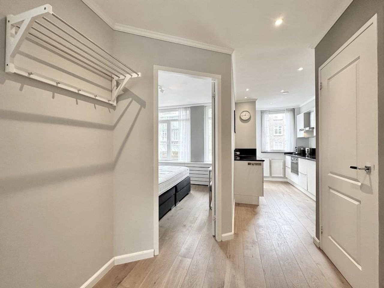 Furnished 2-bedroom apartment - Image 4