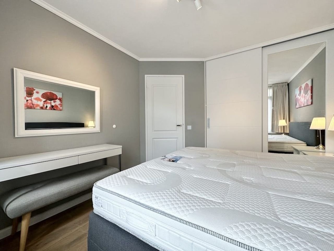 Furnished 2-bedroom apartment - Image 10