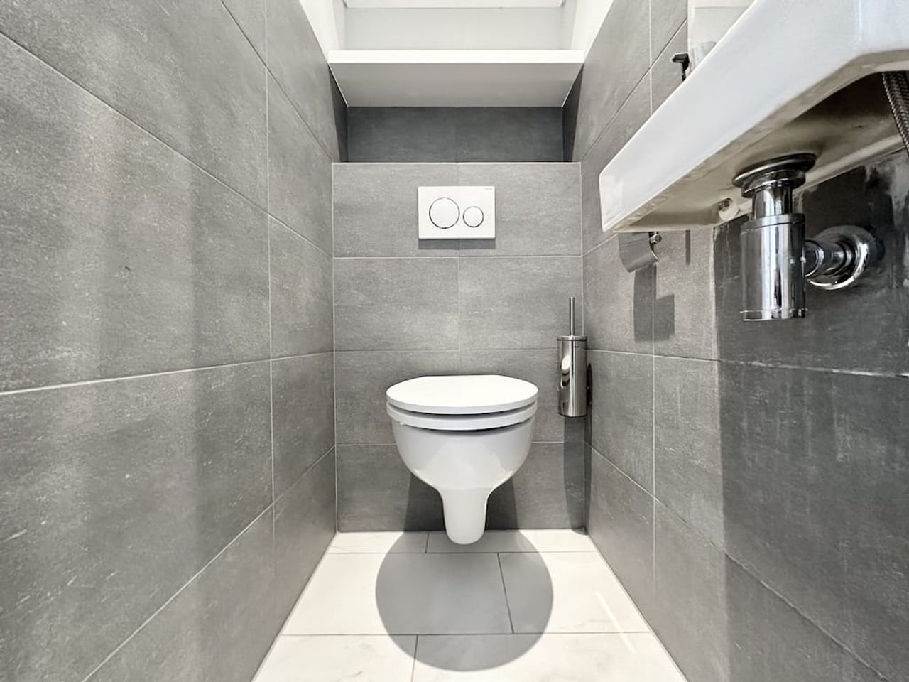 Furnished 2-bedroom apartment - Image 14