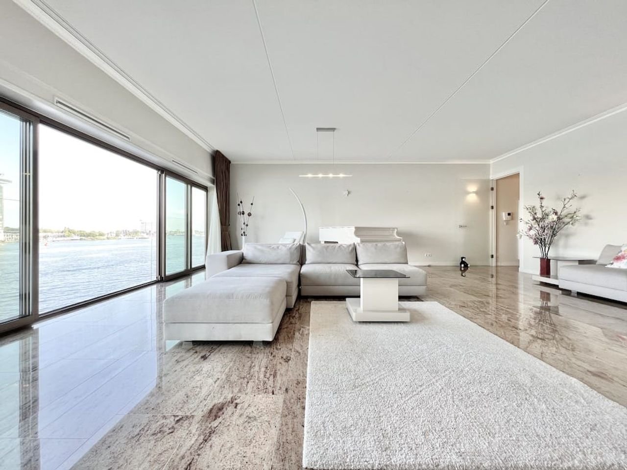 Living on the Waterfront at IJdok - Image 1