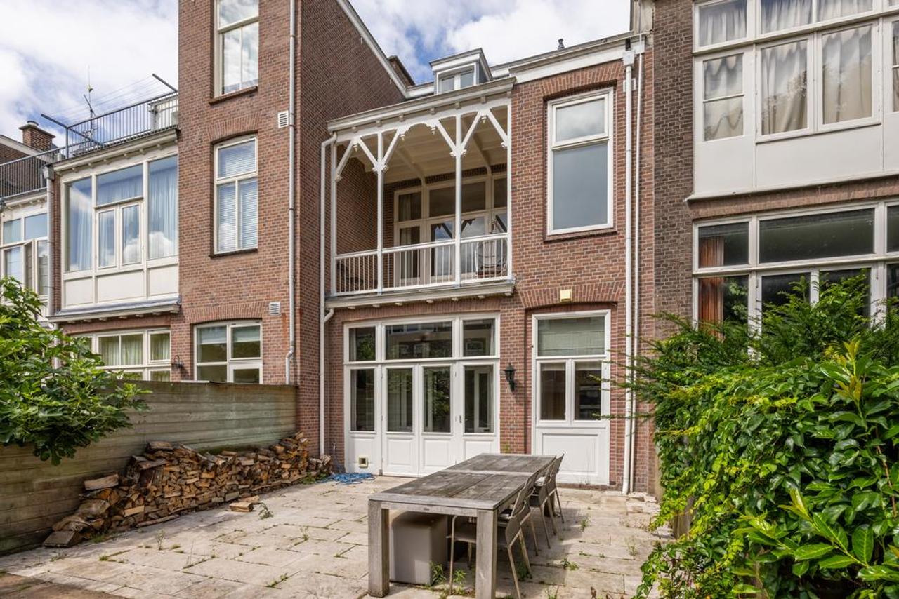 Herenhuis van 210 m2 met tuin en 5 slaapkamers - Afbeelding 1