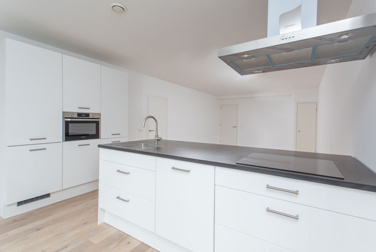 Basement apartment with garden and kitchen island on the Westzeedijk - Image 4