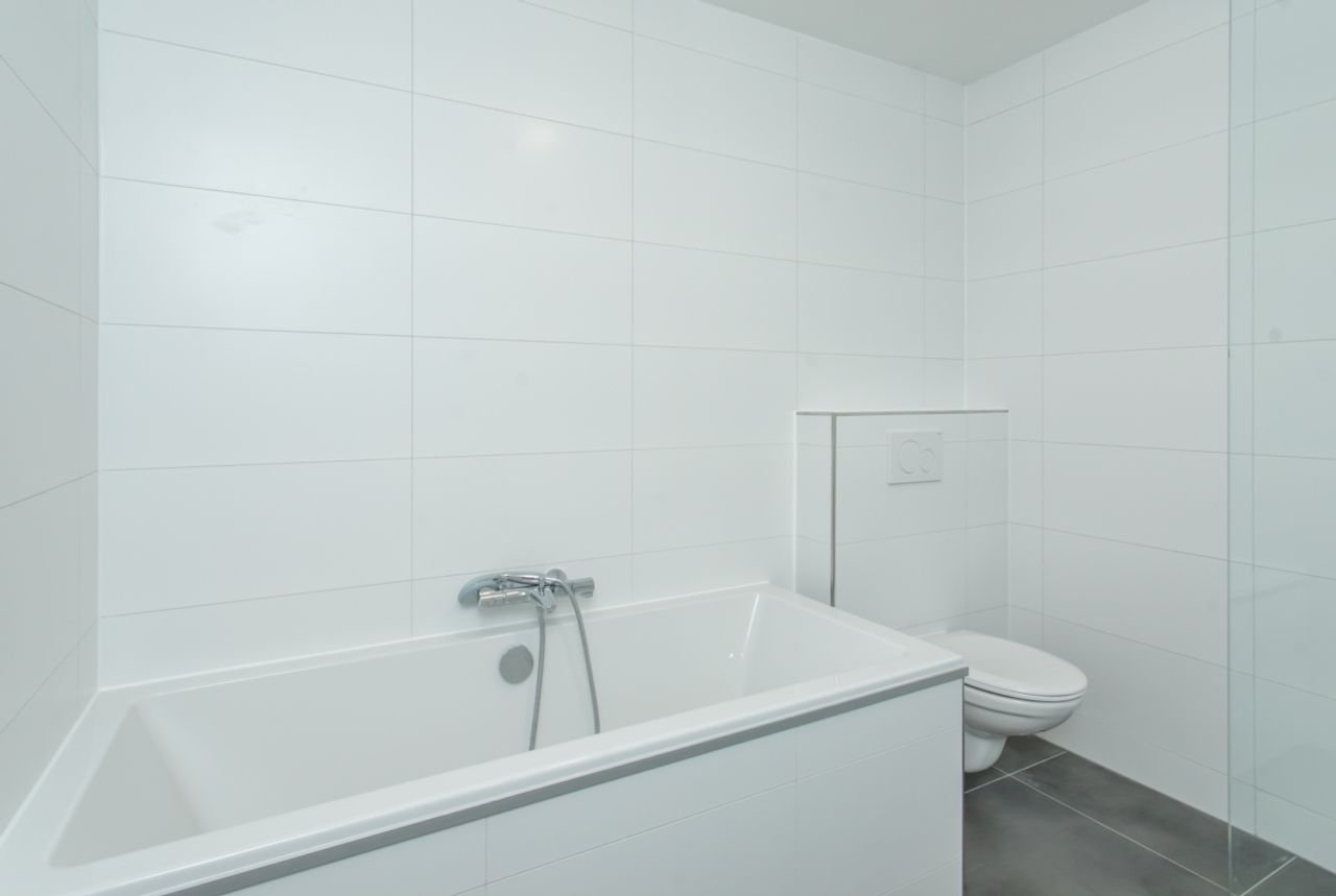 Basement apartment with garden and kitchen island on the Westzeedijk - Image 13