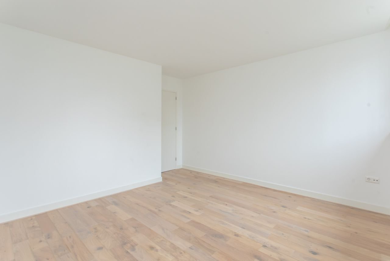 Basement apartment with garden and kitchen island on the Westzeedijk - Image 11