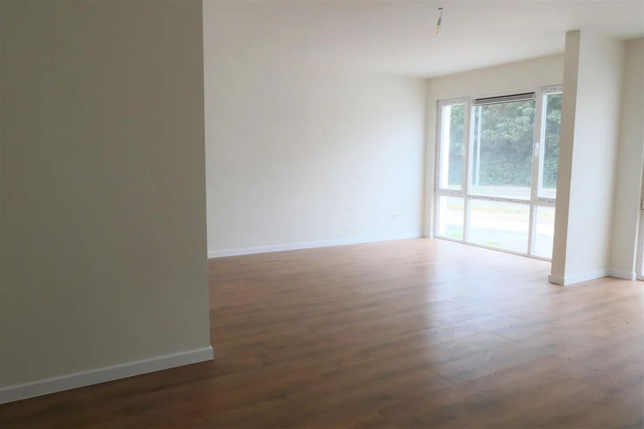 Modern student studio with garden - Image 1