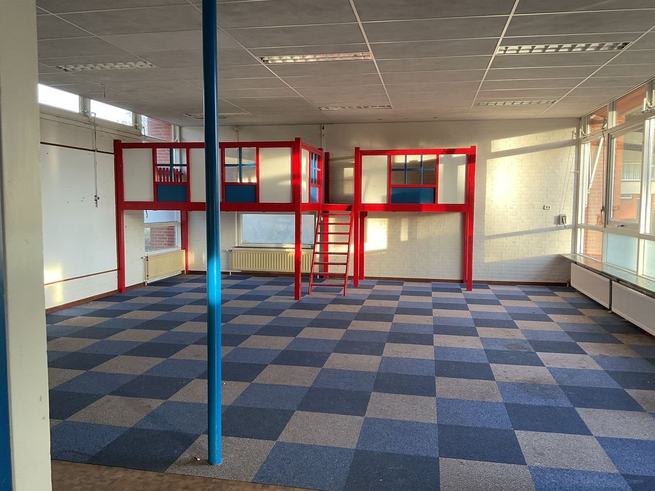 Ruime kamer in schoolgebouw Klazienaveen - Afbeelding 5