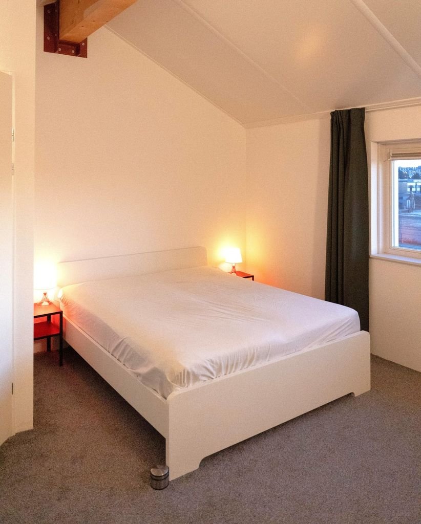 Spacious family home by the water in De Sniep - Image 2