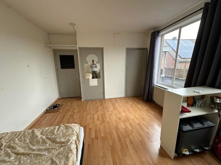 Room with private kitchen in Heer - Image 4