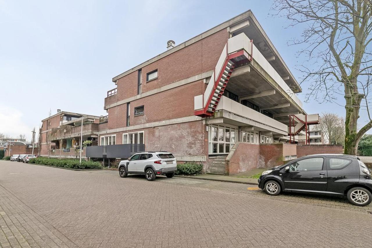 Gemeubileerd 3-kamerappartement - Afbeelding 15
