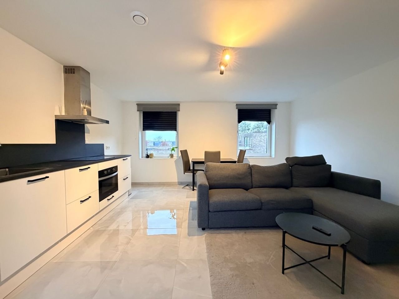 Gemeubileerd 2-kamerappartement met airco - Afbeelding 2