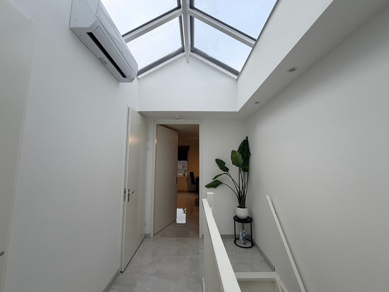 Gemeubileerd 2-kamerappartement met airco - Afbeelding 1