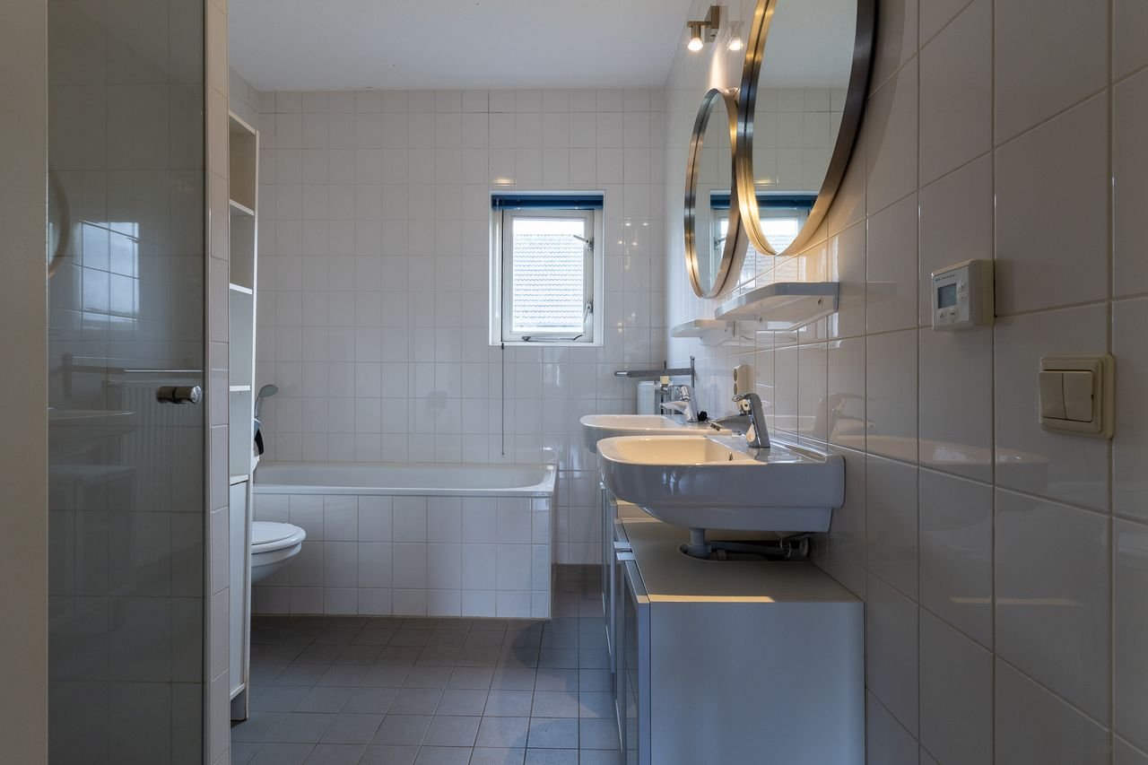 Ruime gezinswoning met tuin in Schiebroek - Afbeelding 7