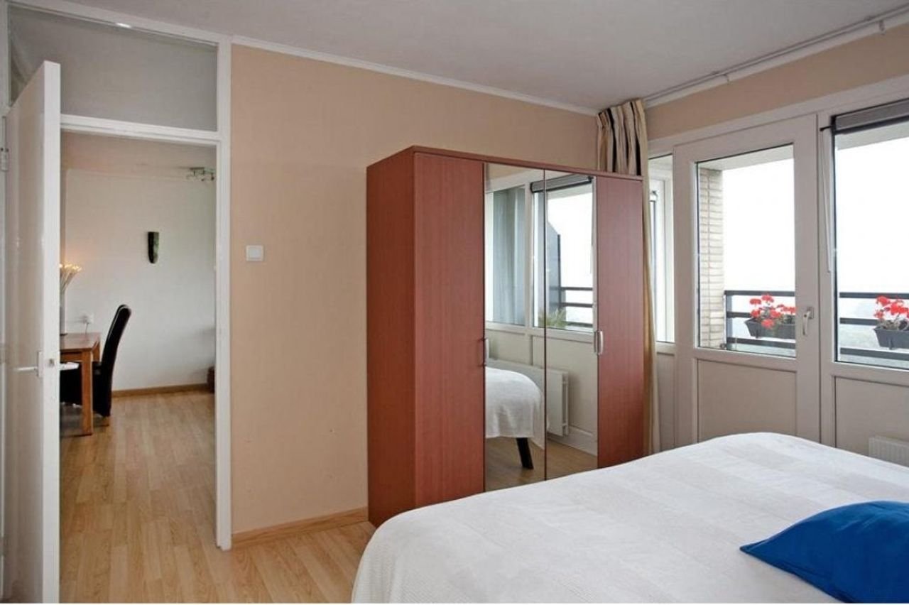 Stylish apartment with panoramic views - Image 4