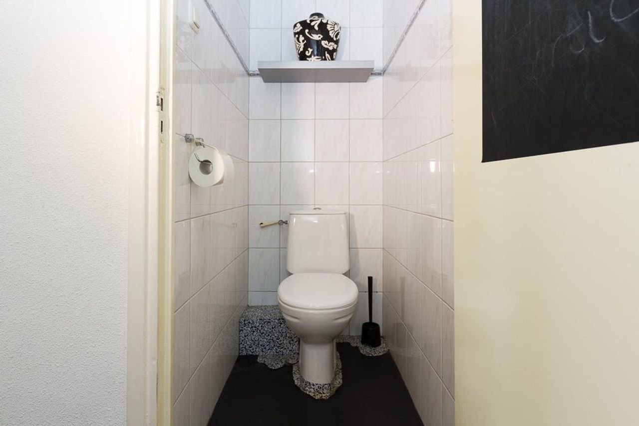 Spacious 4-room apartment with balcony - Image 7