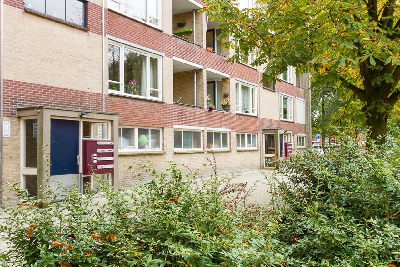 Spacious 4-room apartment with balcony - Image 9