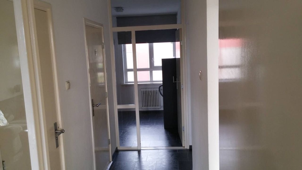 Spacious 4-room apartment with balcony - Image 11