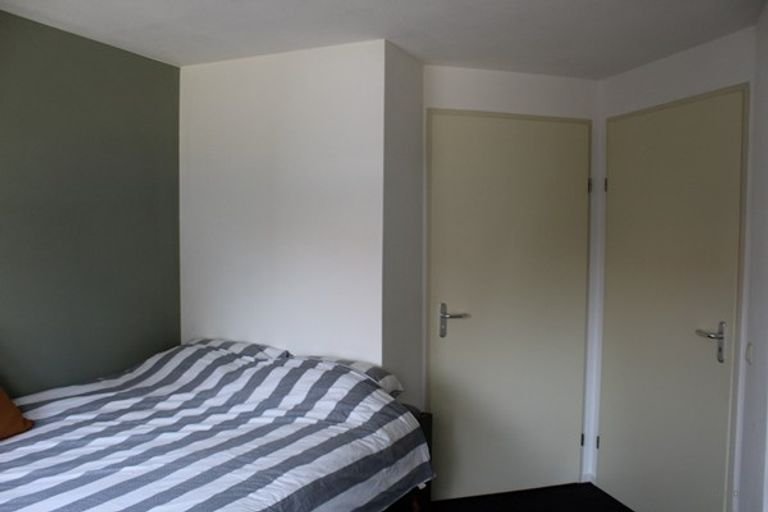 Modern apartment with balcony in the city center - Image 7