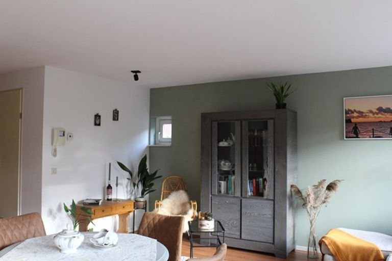 Modern apartment with balcony in the city center - Image 3