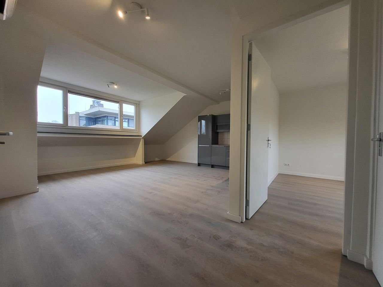 Modern apartment on the Markt - Image 2