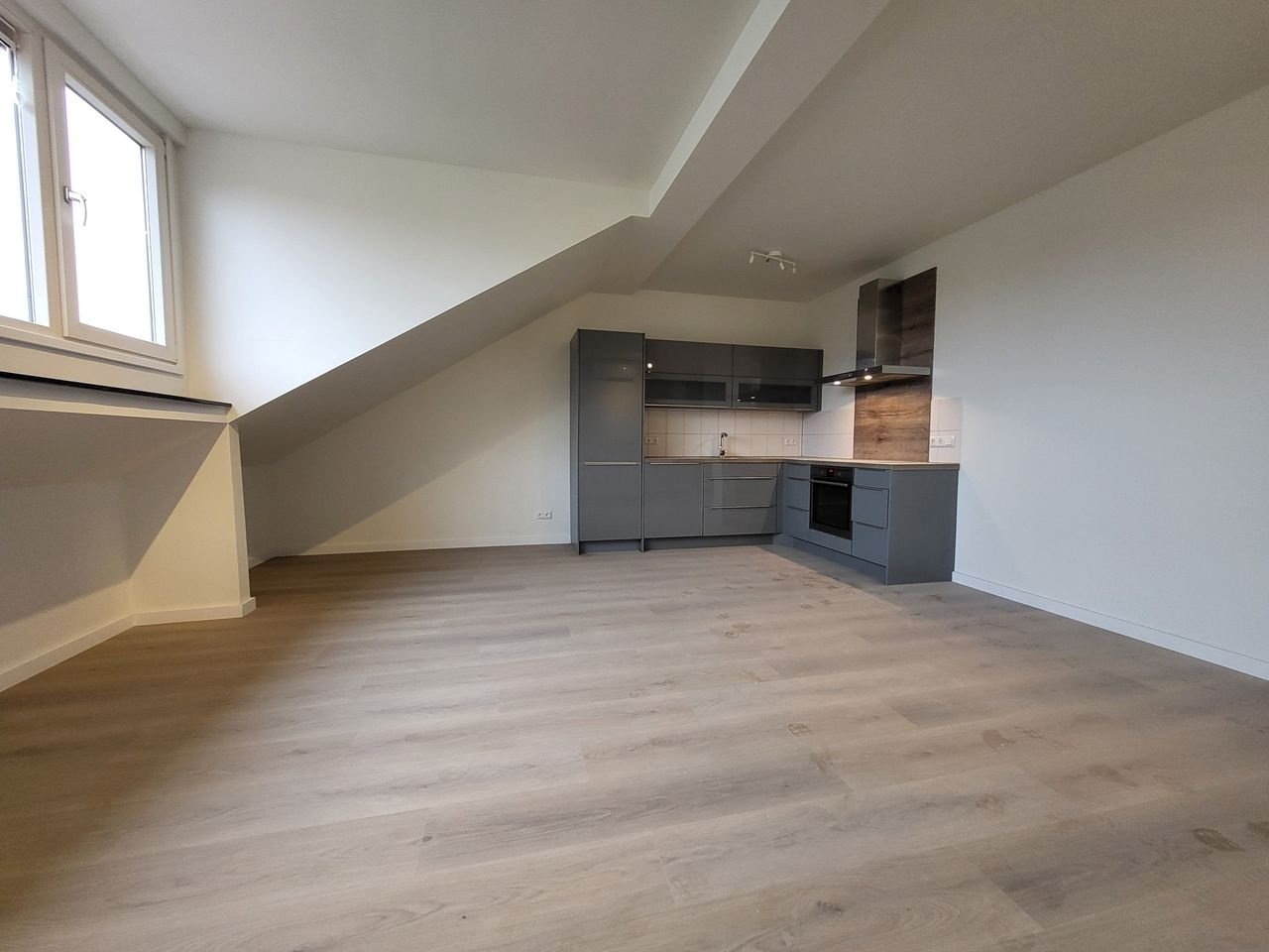 Modern apartment on the Markt - Image 3