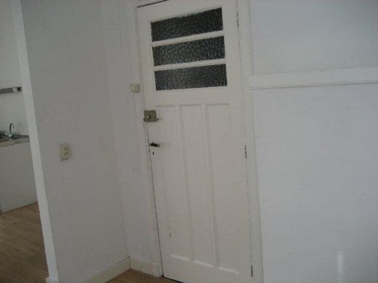 Studio with private kitchen near Laan van NOI - Image 13