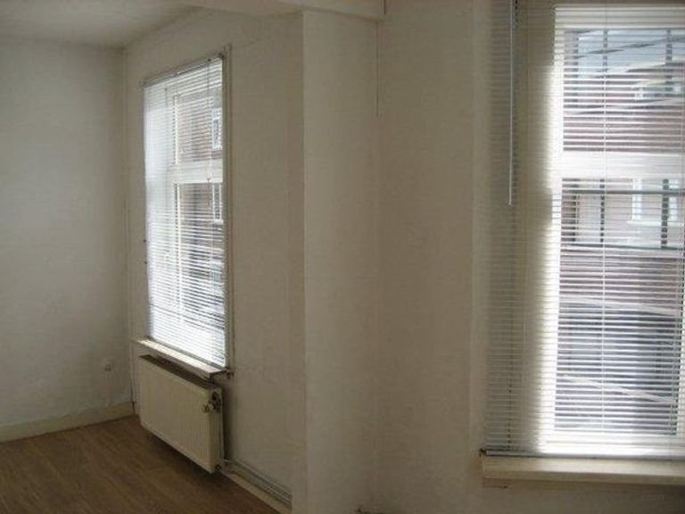 Studio with private kitchen near Laan van NOI - Image 6