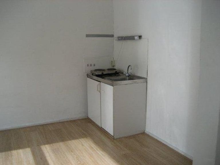 Studio with private kitchen near Laan van NOI - Image 10