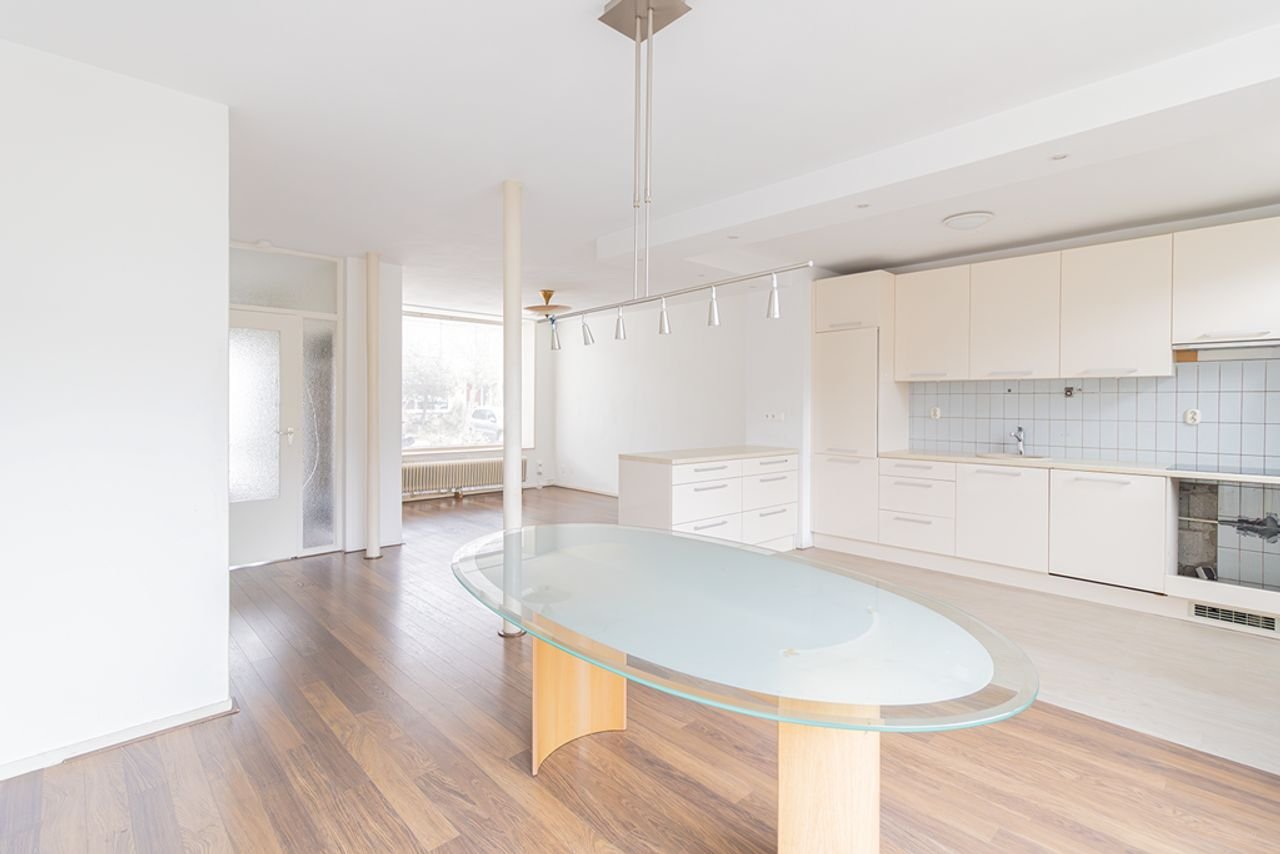 Spacious family home with deep garden in Uithoorn - Image 4