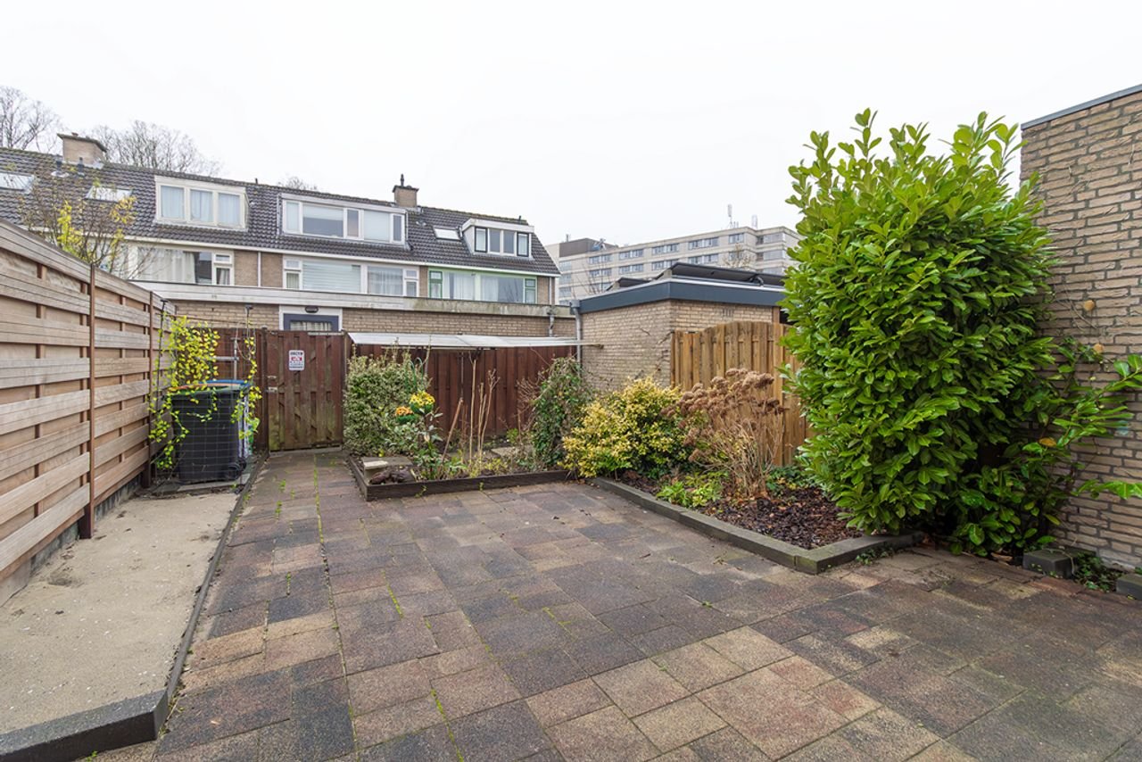 Spacious family home with deep garden in Uithoorn - Image 7