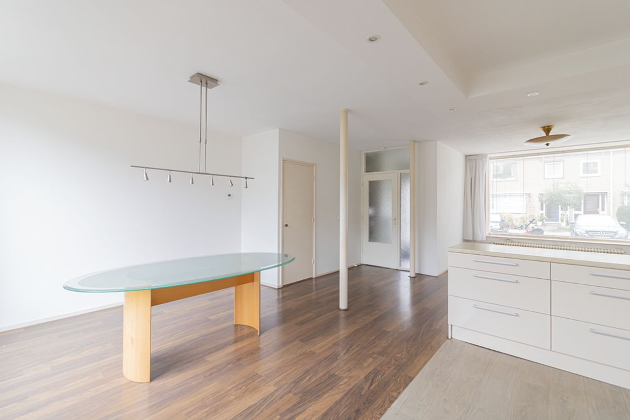 Spacious family home with deep garden in Uithoorn - Image 5