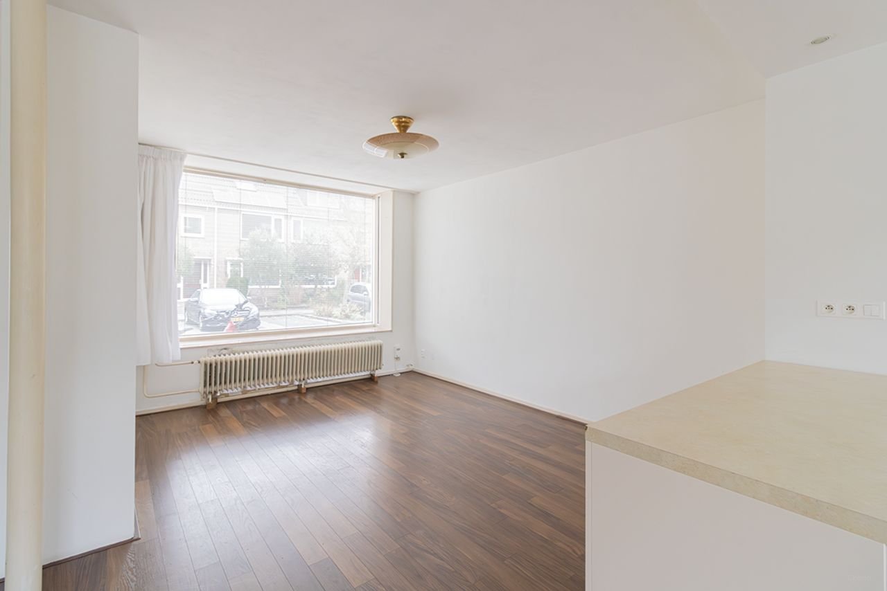 Spacious family home with deep garden in Uithoorn - Image 6