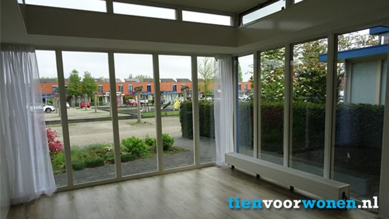 Spacious home with south-facing garden in De Landerijen - Image 3