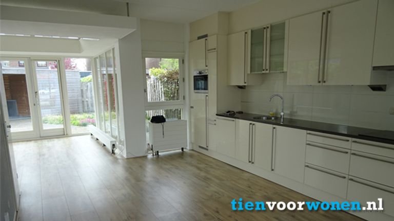 Spacious home with south-facing garden in De Landerijen - Image 5