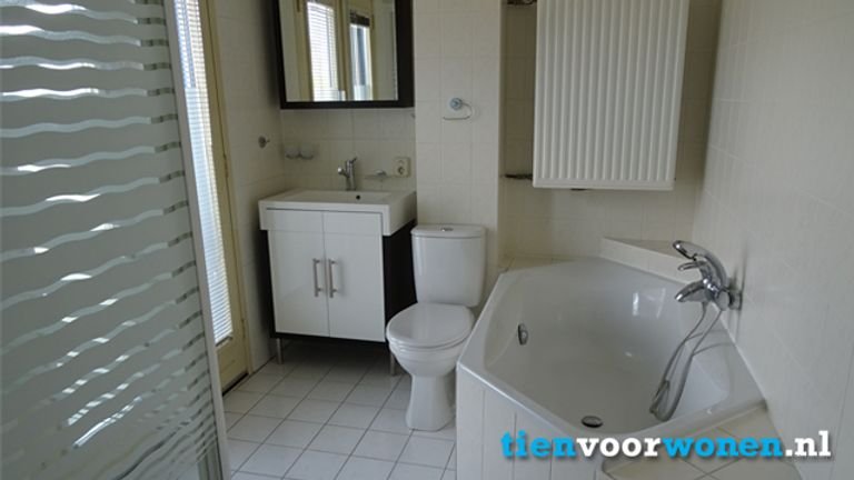 Spacious home with south-facing garden in De Landerijen - Image 13