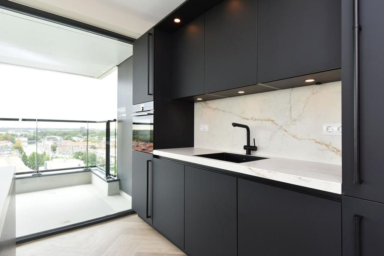 Luxury apartment with skyline view in Binckhorst - Image 33