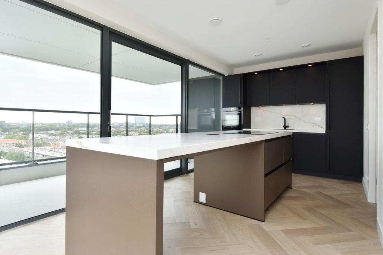 Luxury apartment with skyline view in Binckhorst - Image 31