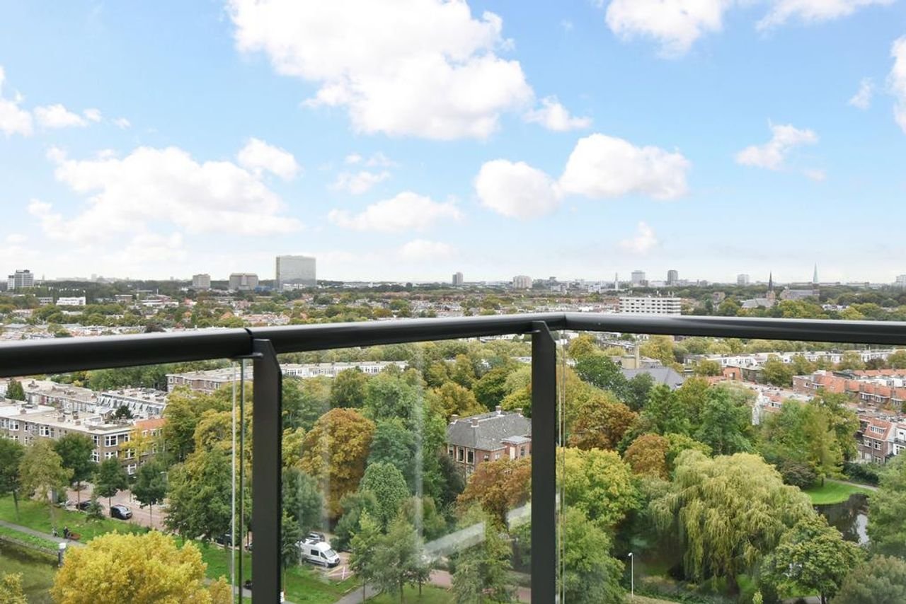 Luxury apartment with skyline view in Binckhorst - Image 38