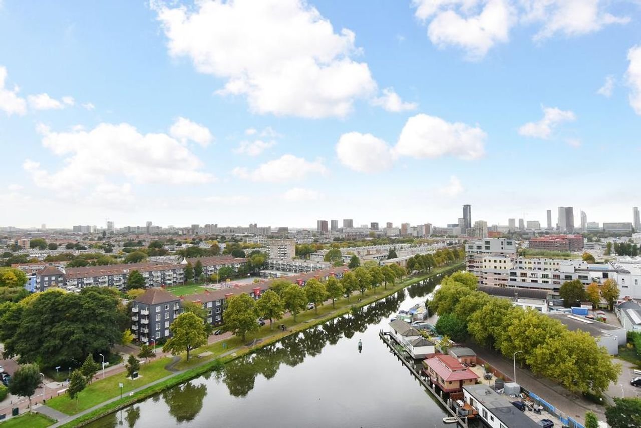 Luxury apartment with skyline view in Binckhorst - Image 36