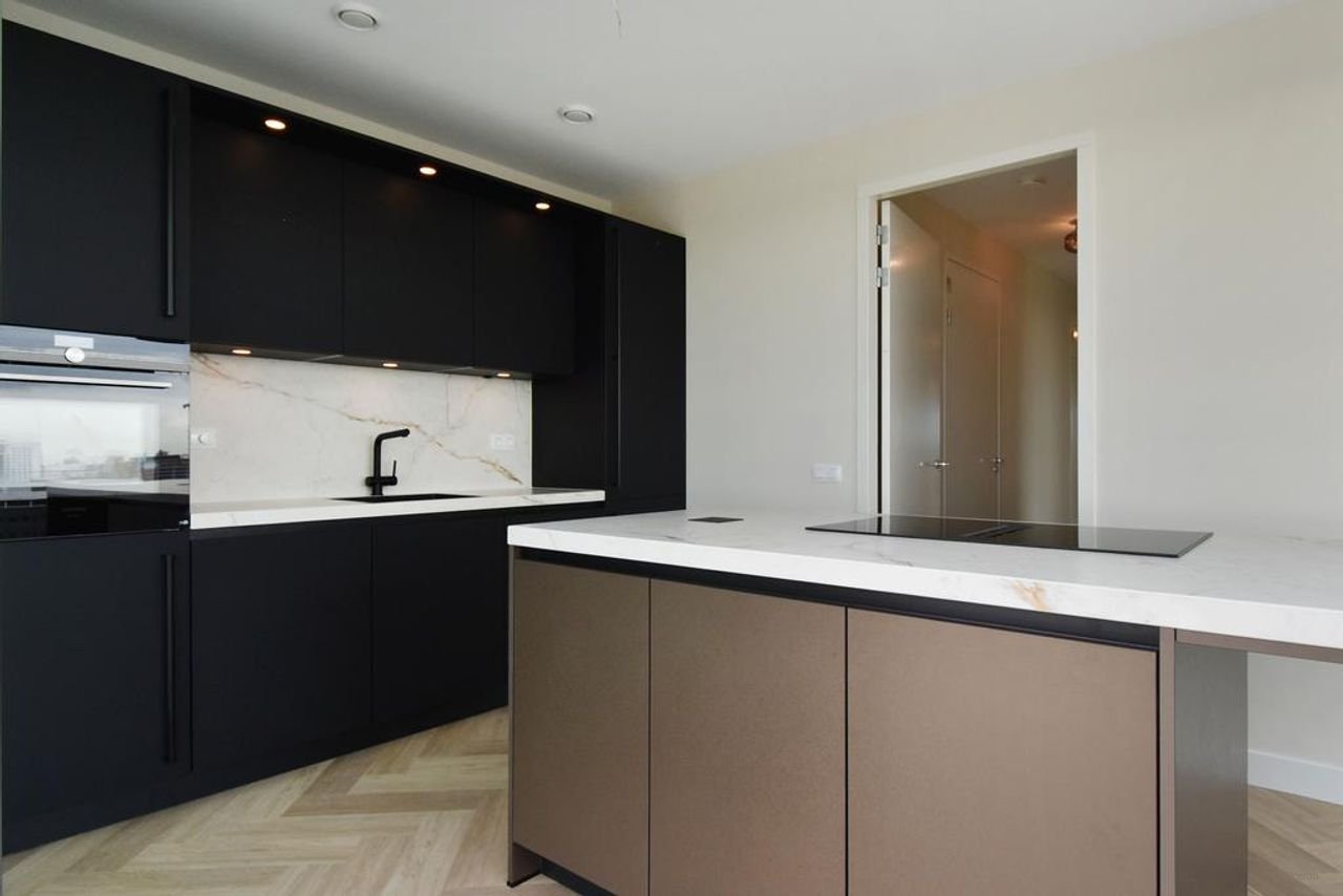 Luxury apartment with skyline view in Binckhorst - Image 6