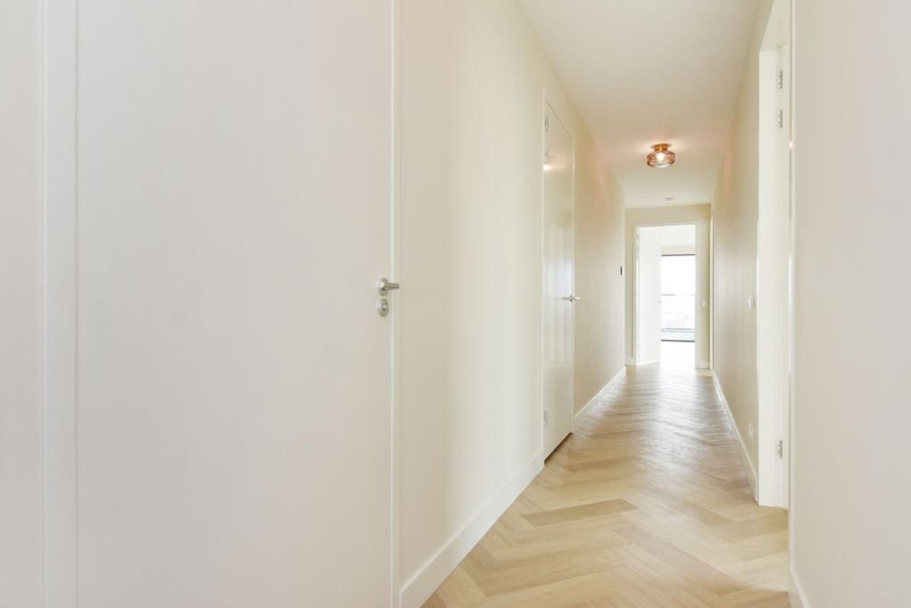 Luxury apartment with skyline view in Binckhorst - Image 22