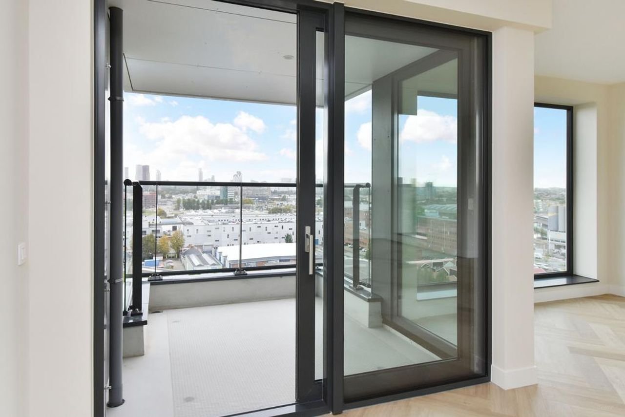 Luxury apartment with skyline view in Binckhorst - Image 14